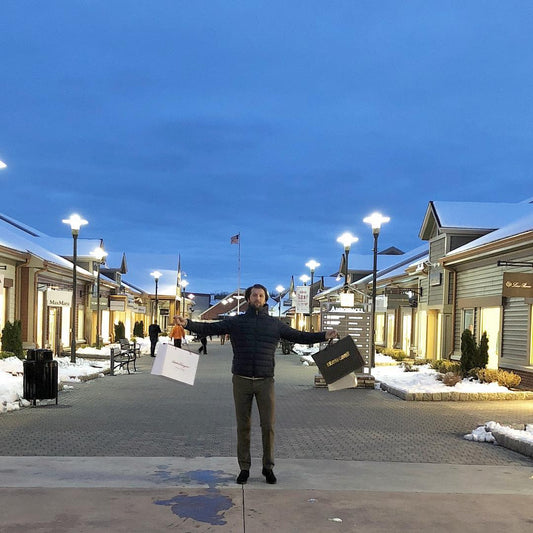Wie kommt man nach Woodbury Commons Outlet und was kann man erwarten?