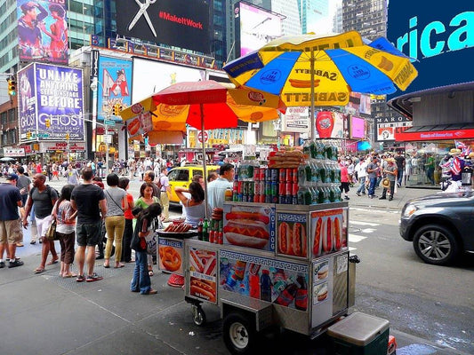 40 Jahre an einer Ecke. Der Hot Dog Verkäufer am Scheideweg der Welt