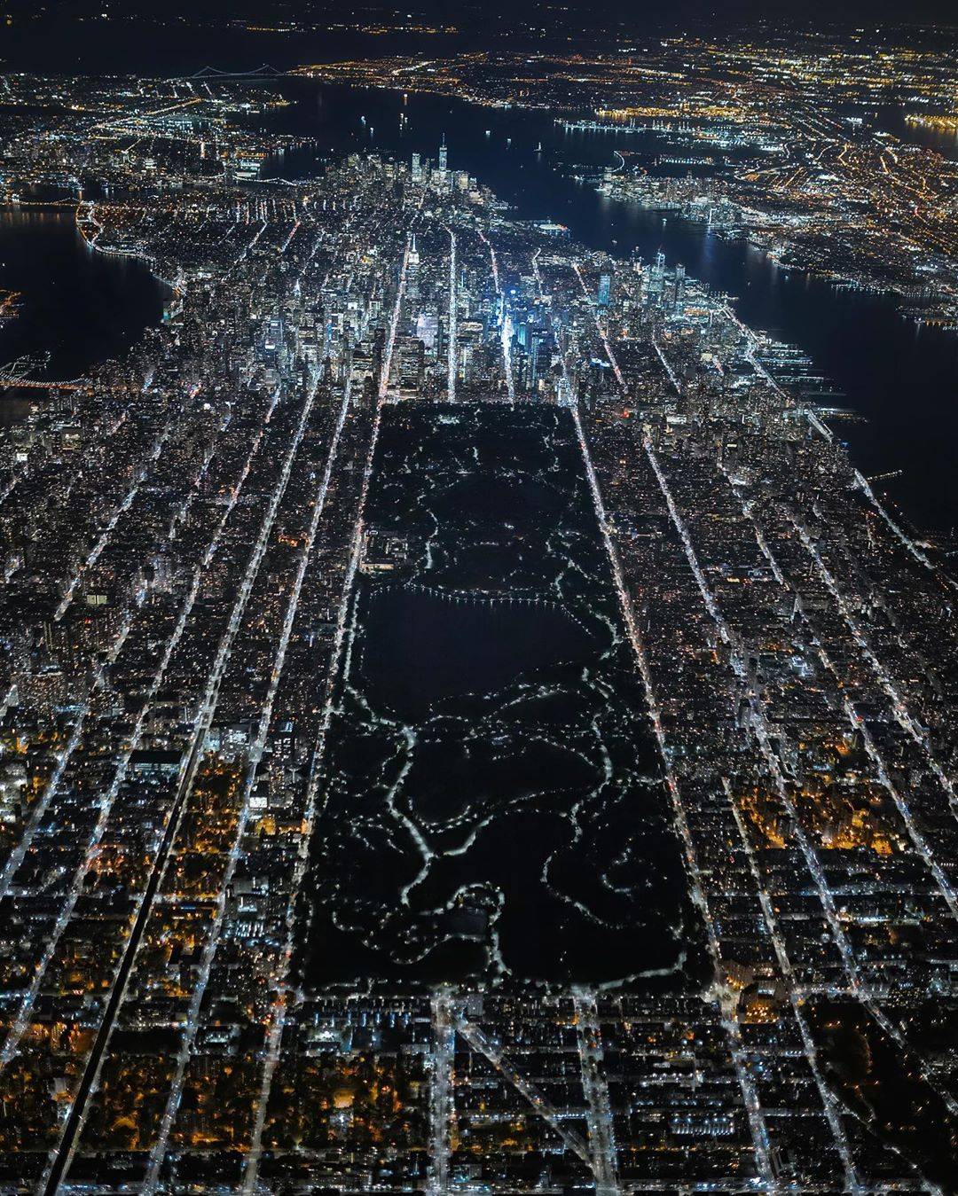 Warum ist die Skyline von New York immer beleuchtet?
