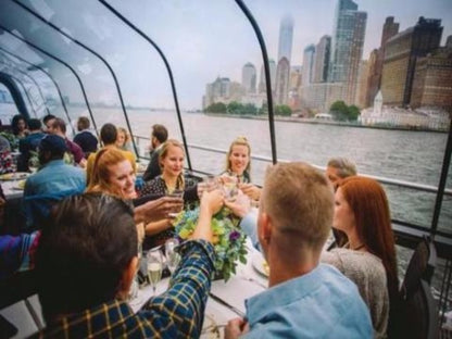 Bateaux New York dinner cruise with live band after sunset 